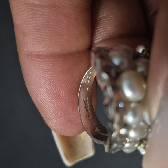 Lustrous Pearl and Silver Cluster Ring - Picture 6 of 6